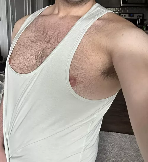 Peek these pits and nips 😏