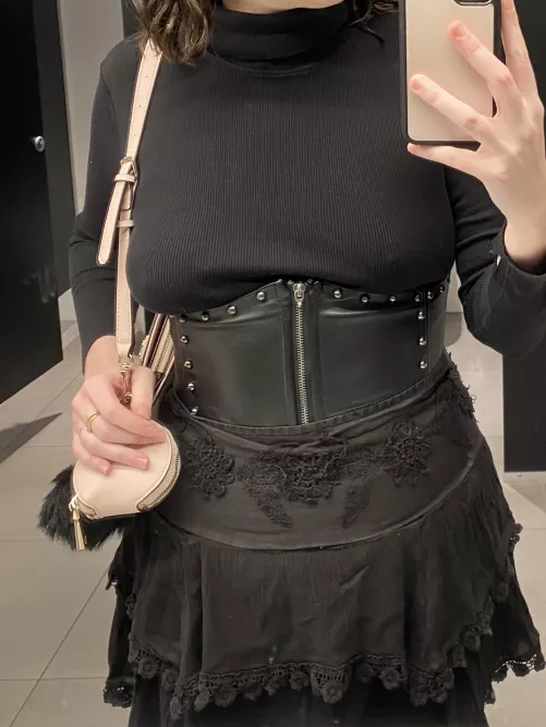 Sexy lil outfit featuring my nipples ofcourse 🥰