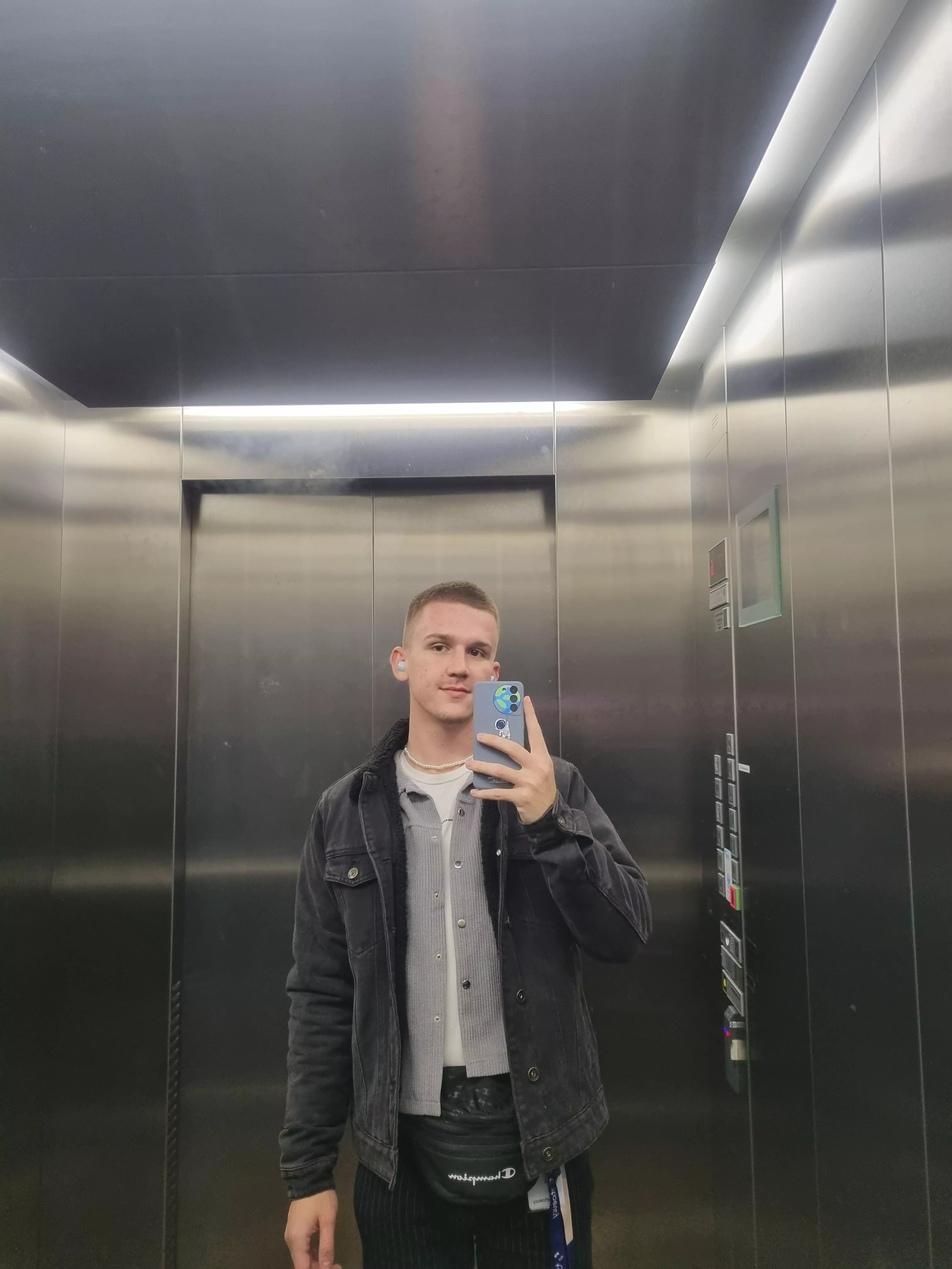 wake up in my bed i just wanna have a good day