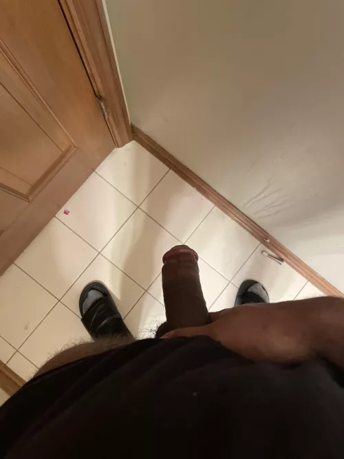 which one of you lovely bbws wanna come make my bbc stand up? 😏🍆🧱
