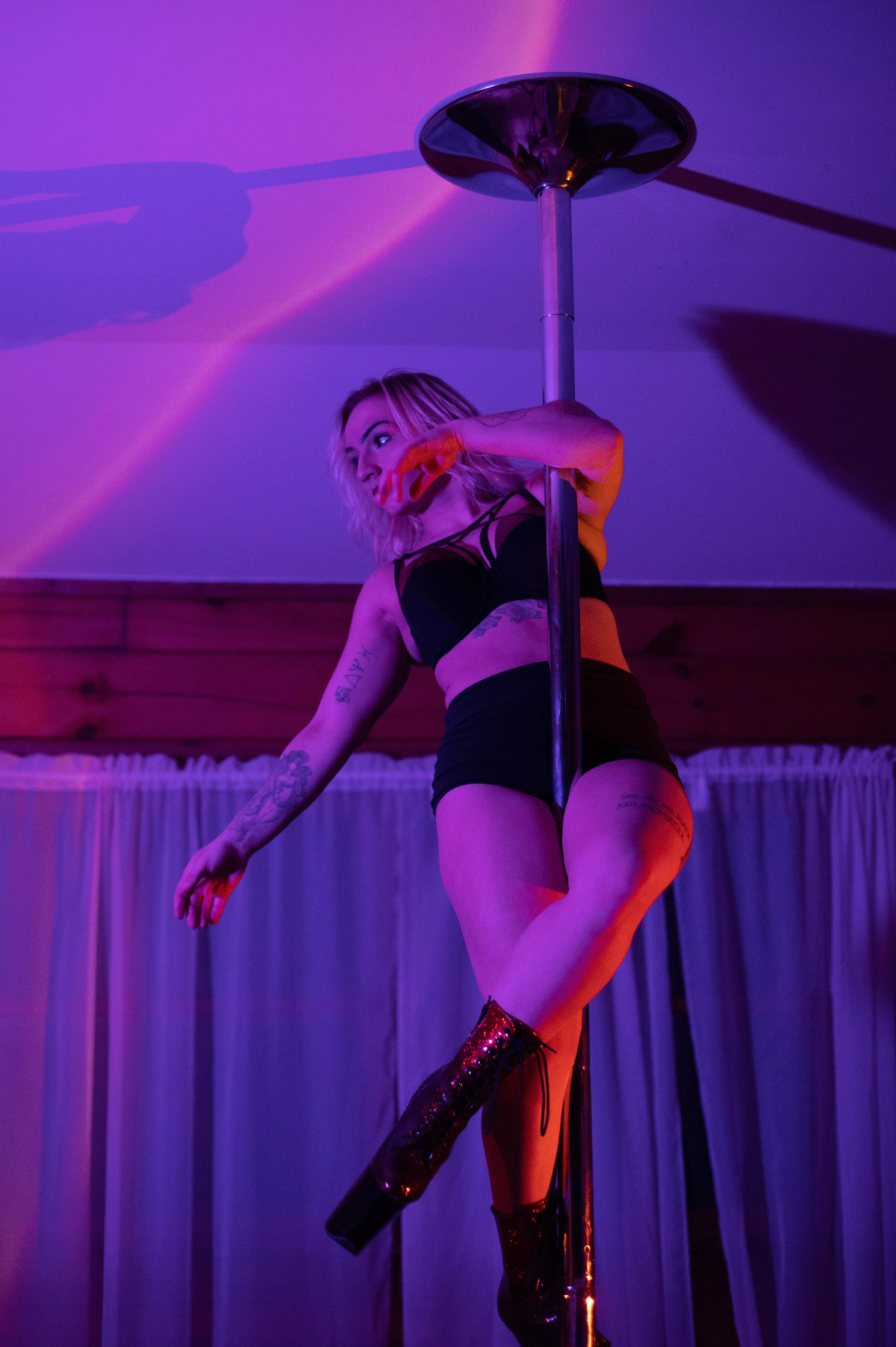 ✨your newest addiction✨ 🖤tattoos pretty eyes and thick thighs🖤 https://onlyfans.com/dallass.maybe