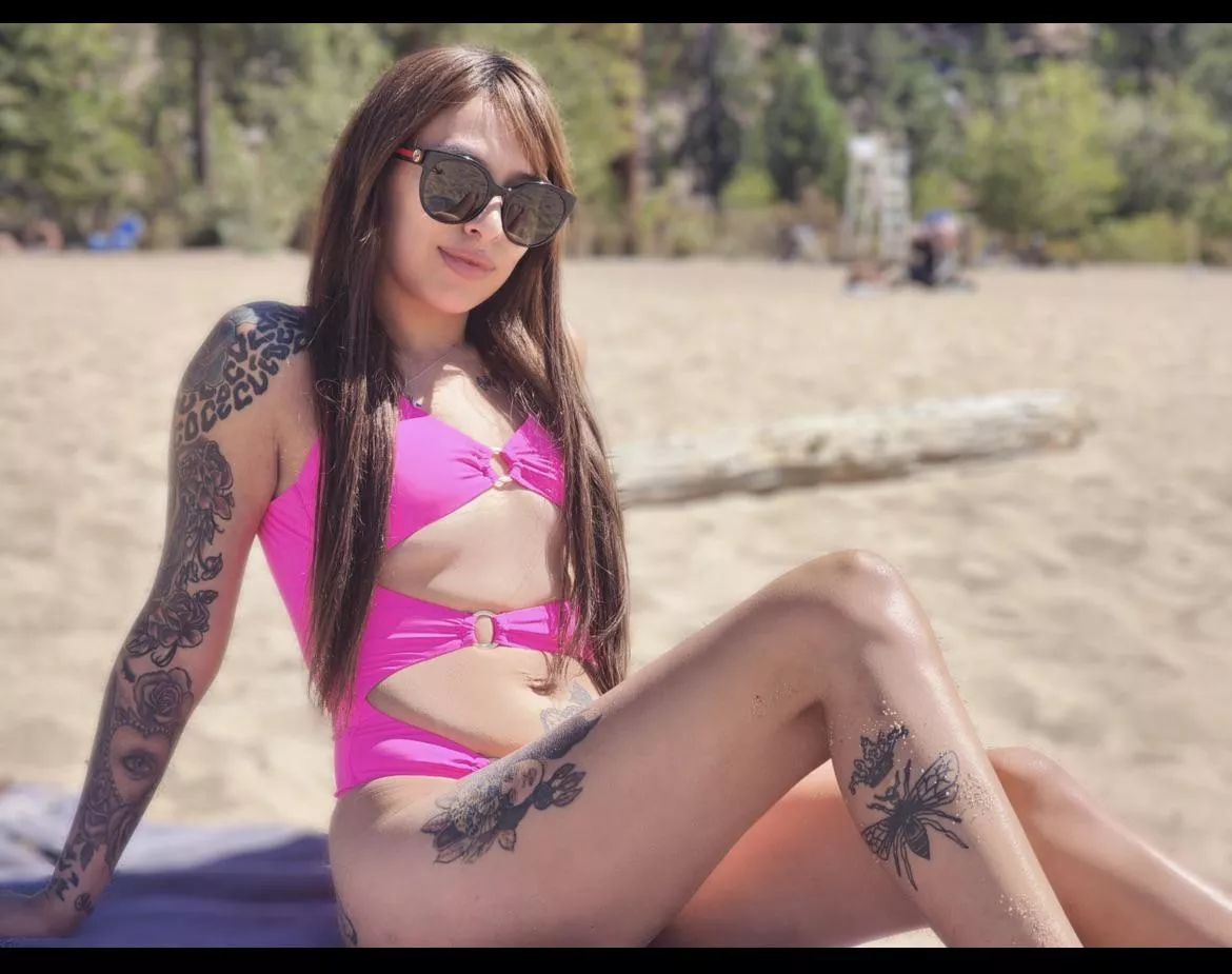 Call me on my shell phoneee 🐚 snap: babysobonita