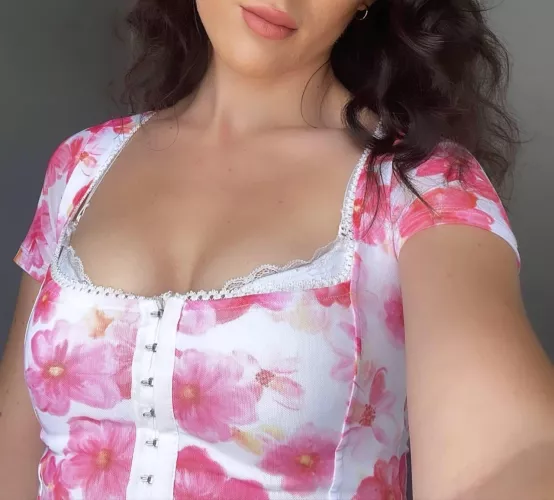 Do you like my dress, people of Reddit 😌