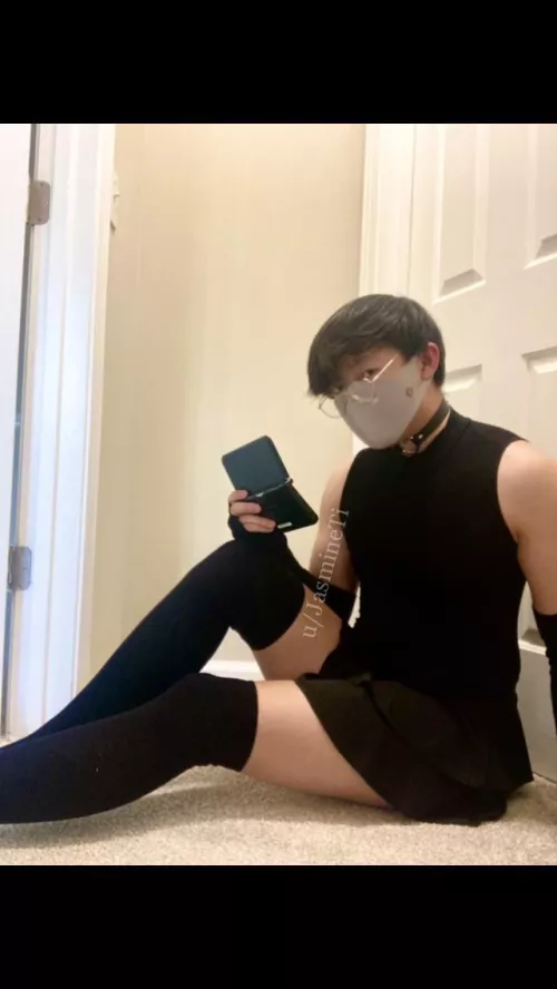 guess what game im playing? 😚