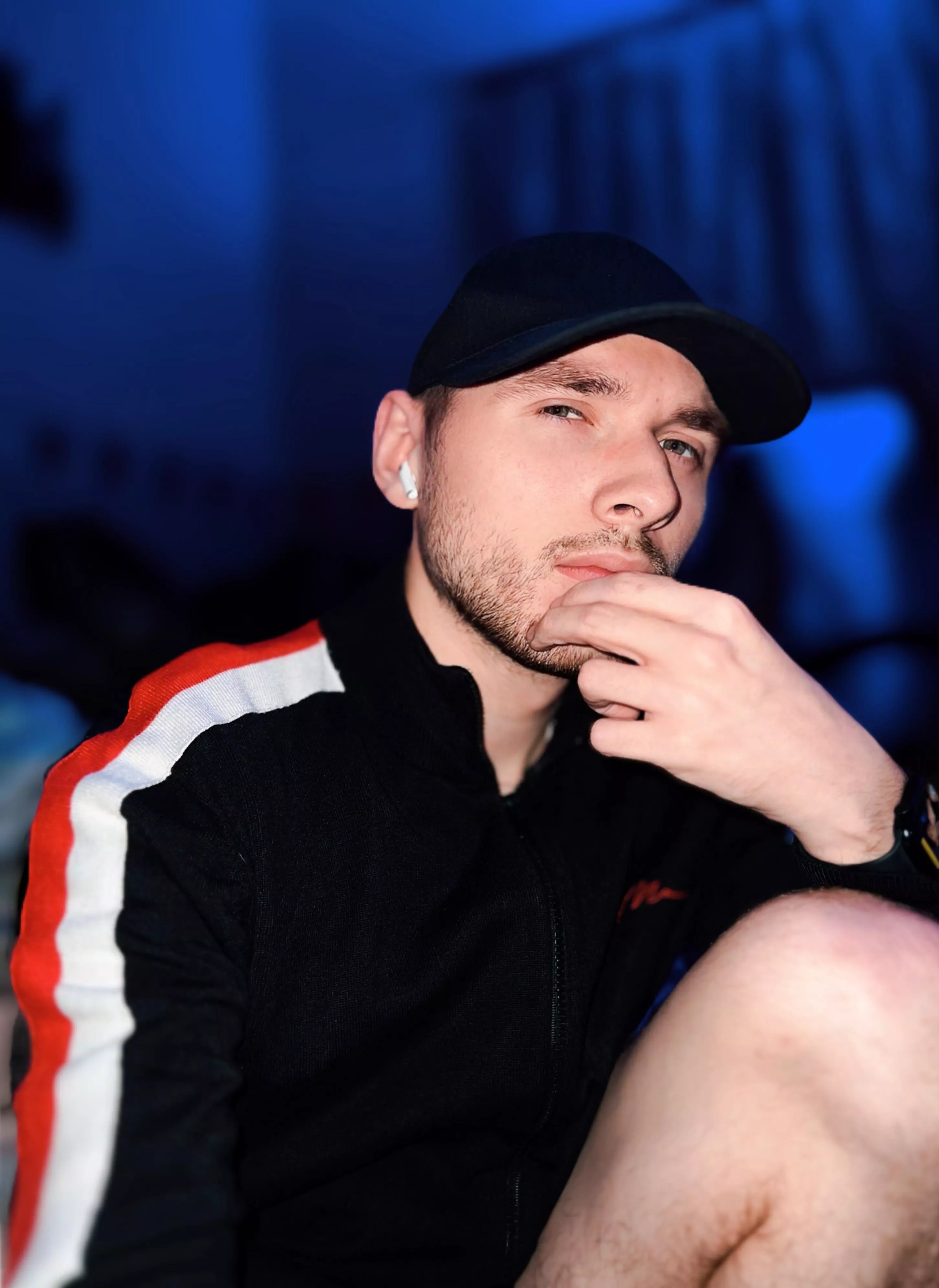 Hey 👋🏻 from UK. Anyone looking for a relationship