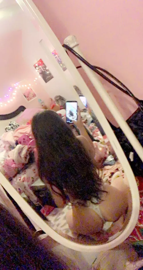 I want to send you mirror pics all night long 😈