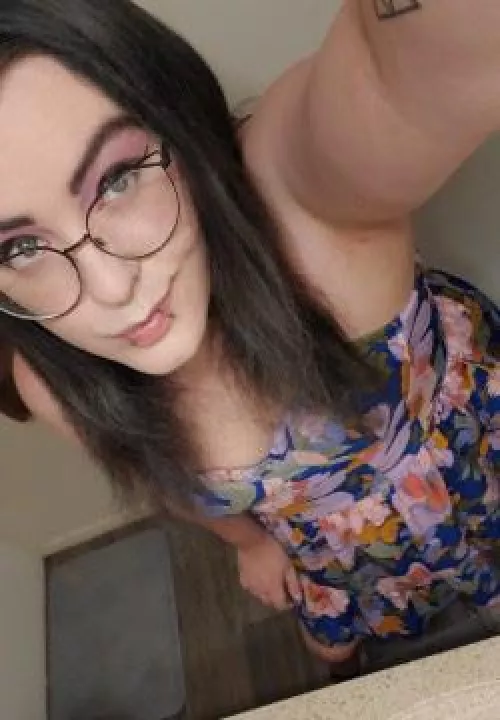 ⬆️ if your cocks so small lmao get over here! I'm gonna grab it with my feet so you can cum on my ass DM open