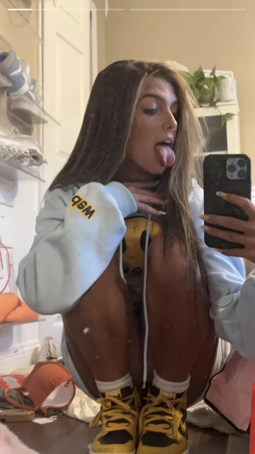 Jordan Beckham has me hard and horny as fuck right now. Could someone please give me JOI as her and help me stroke?