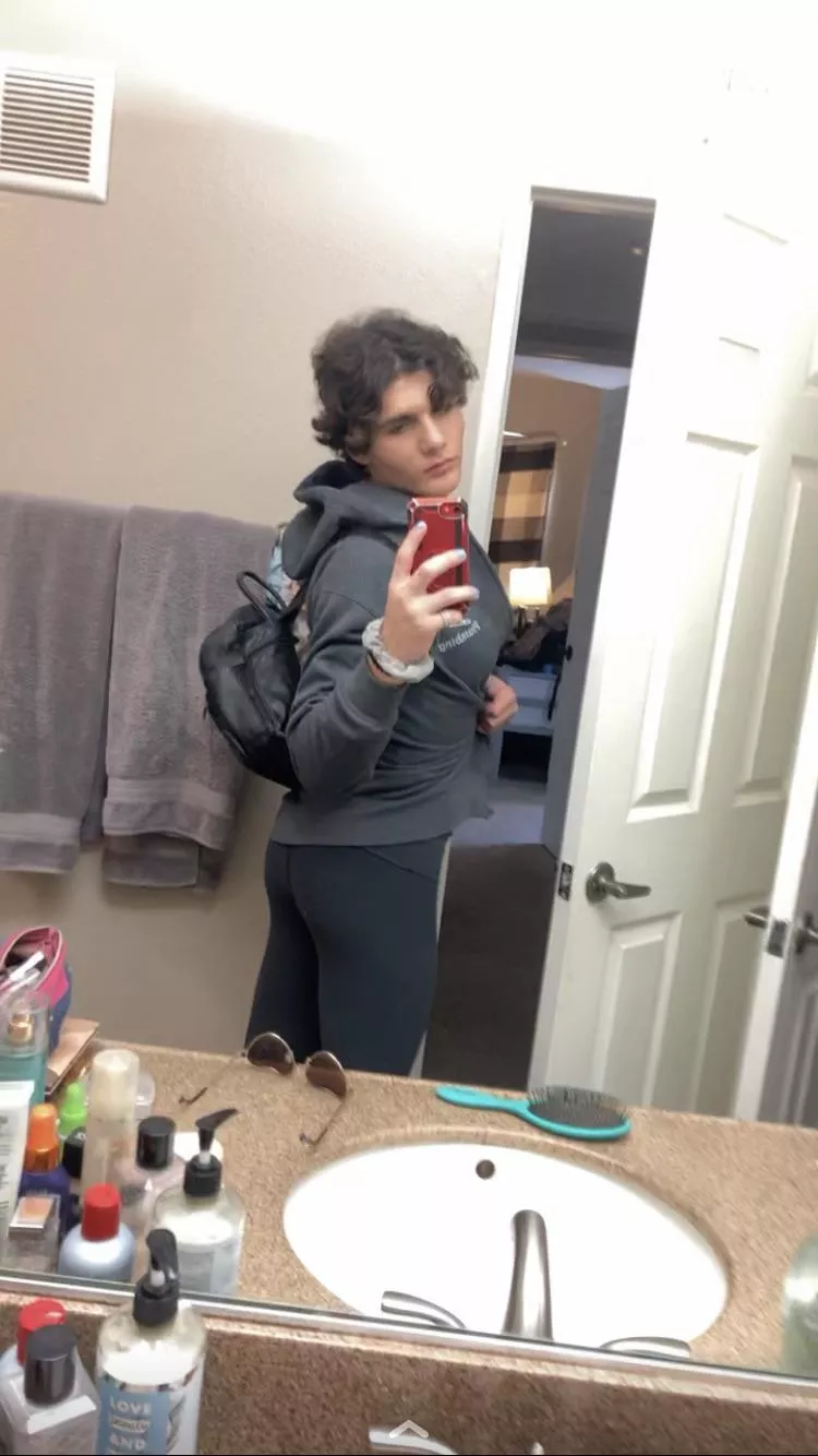 Let’s go to the beach together;)💅🏻