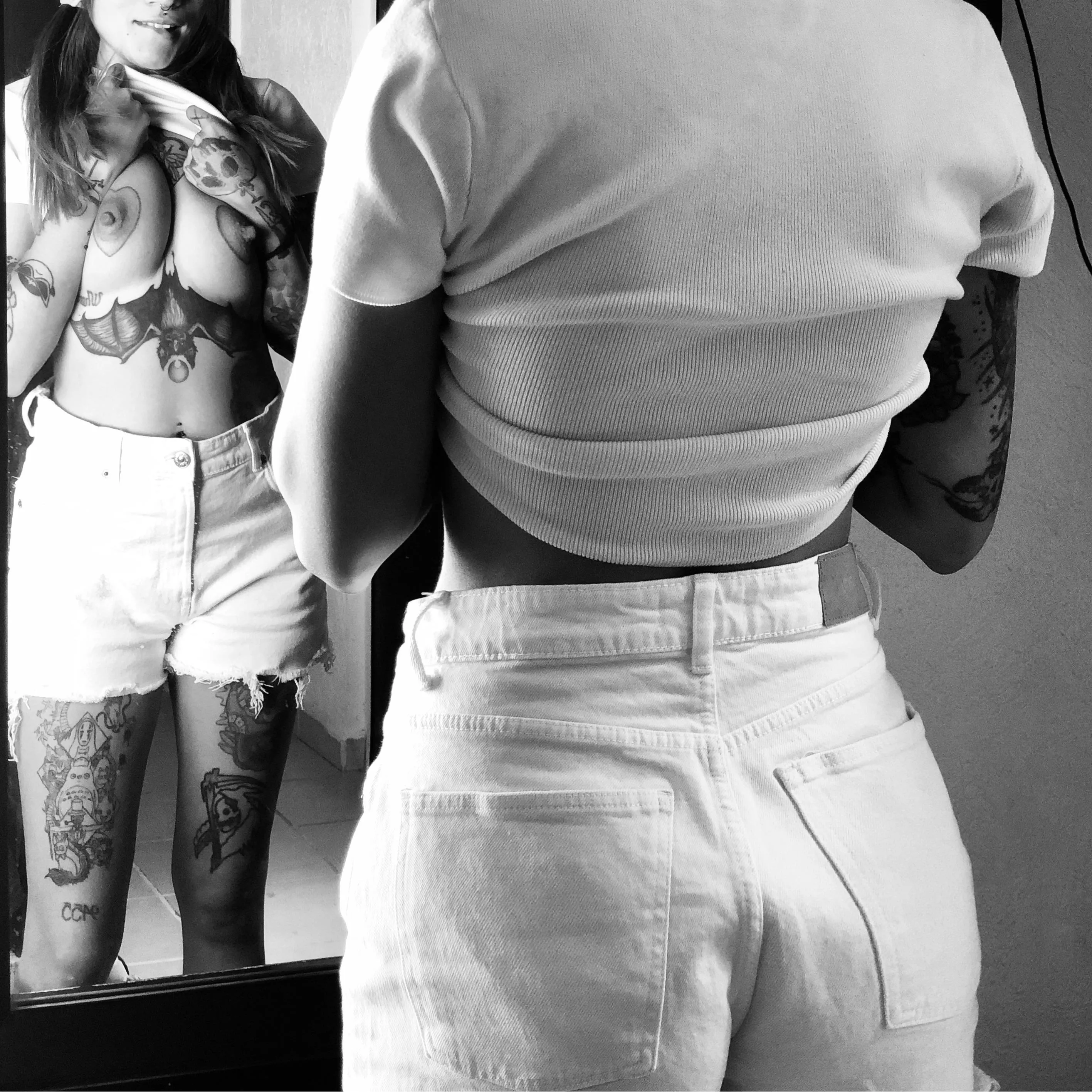 Mirror mirror on the wall, who’s the fairest of them all? 😈