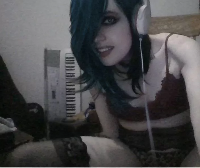 my partner found my sissy pics n now only fucks other men