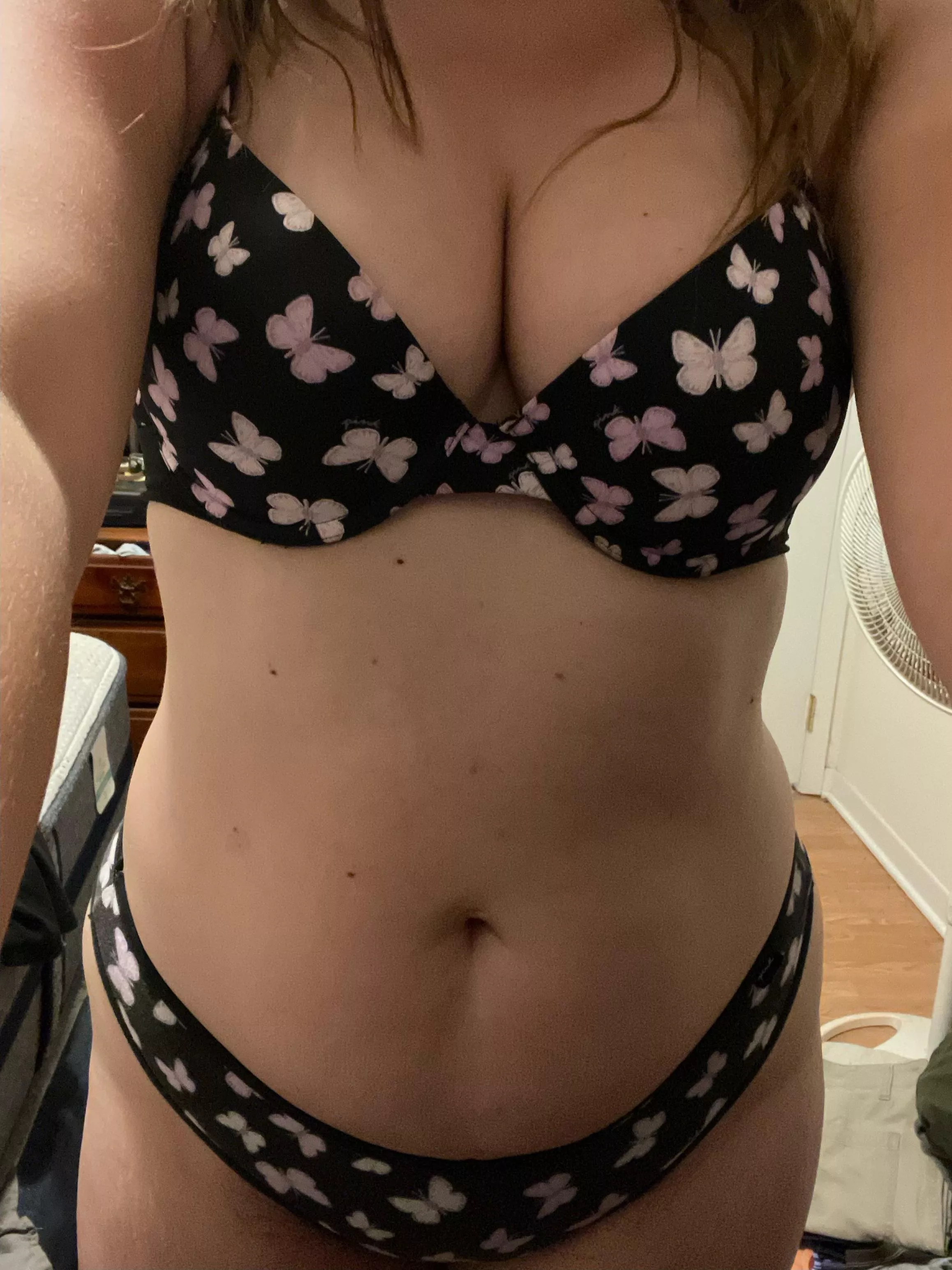 Please allow me to treat him to a real woman for once😘