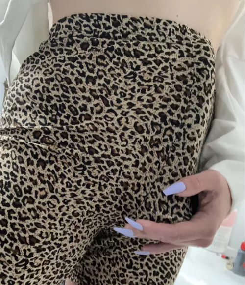 Pull down my gym shorts and take a peek 🫣