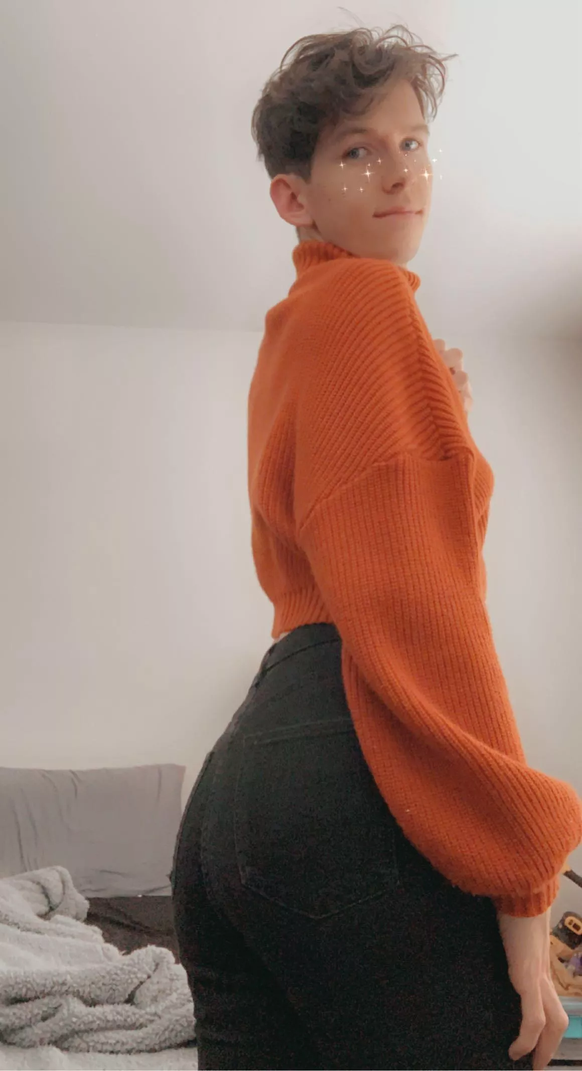 someone take me to the drive in movies and cuddle me 🥰💕