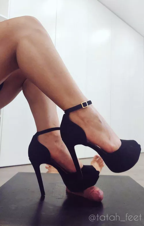 Trampling my Doormatt in beautiful black pumps