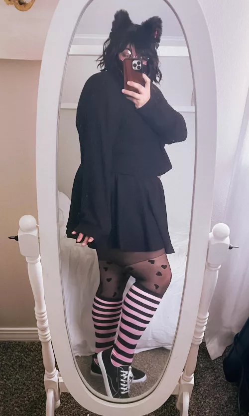 wanna hang out with me and listen to some pop punk? ≧◡≦