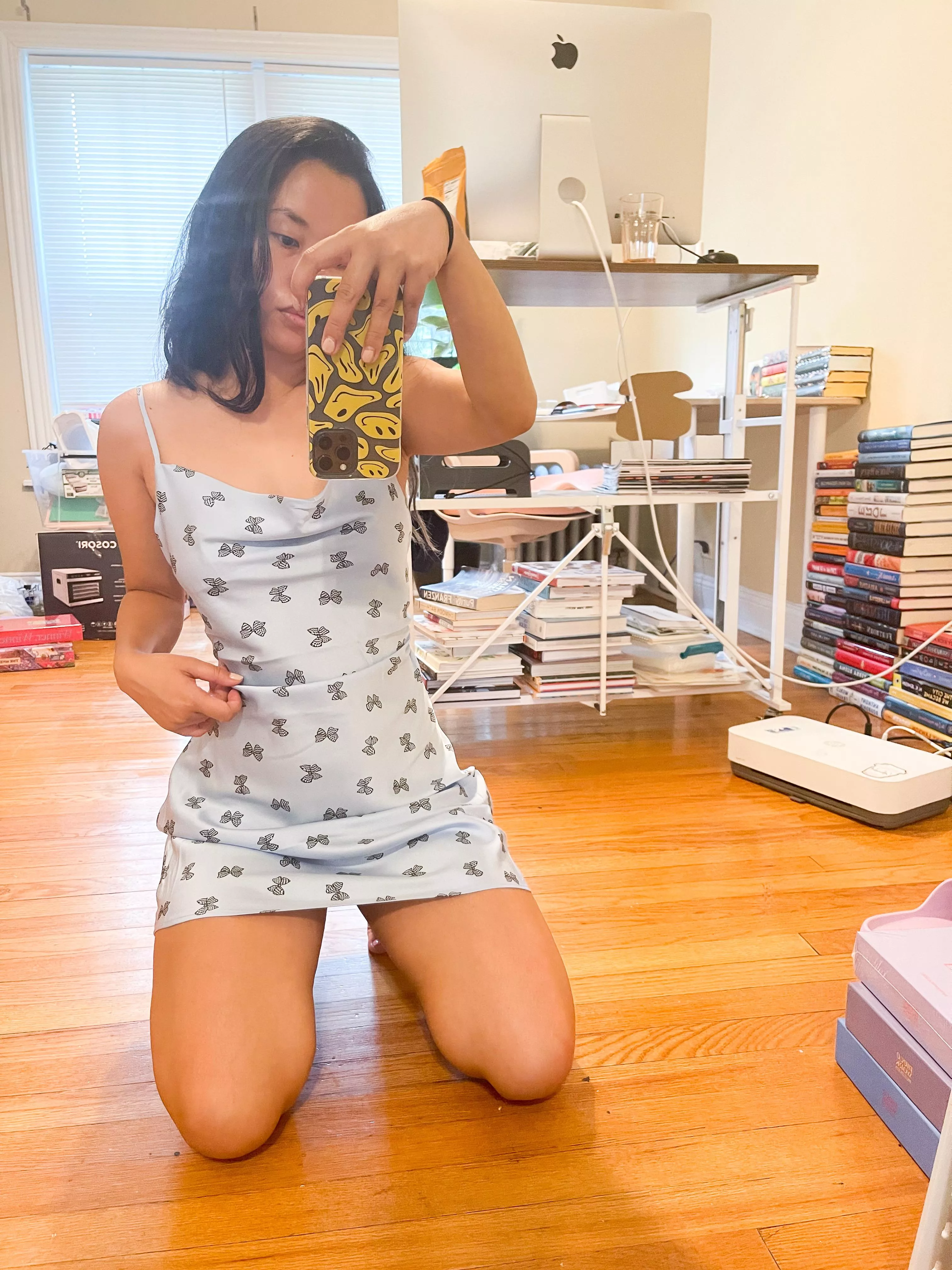 When the best mirror in your house is in your office, but it’s a mess 😌