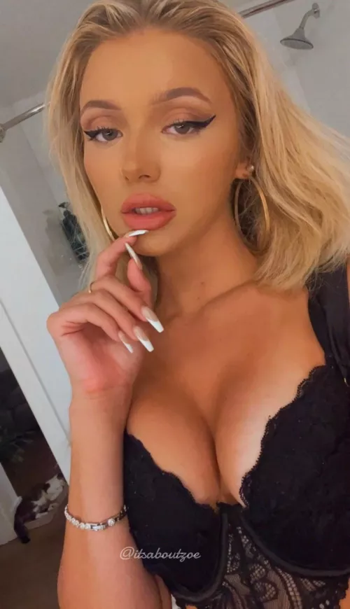 You know, deep down, you’re not worthy…When you come across a truly dominant woman of divinity like Me, you give up nudes and even the idea of sex…Submission is all you want now [domme]