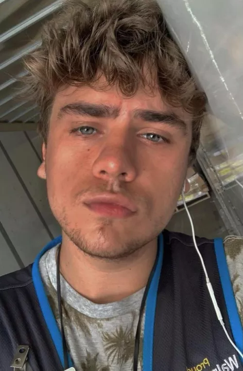 Your favorite Walmart worker 😝