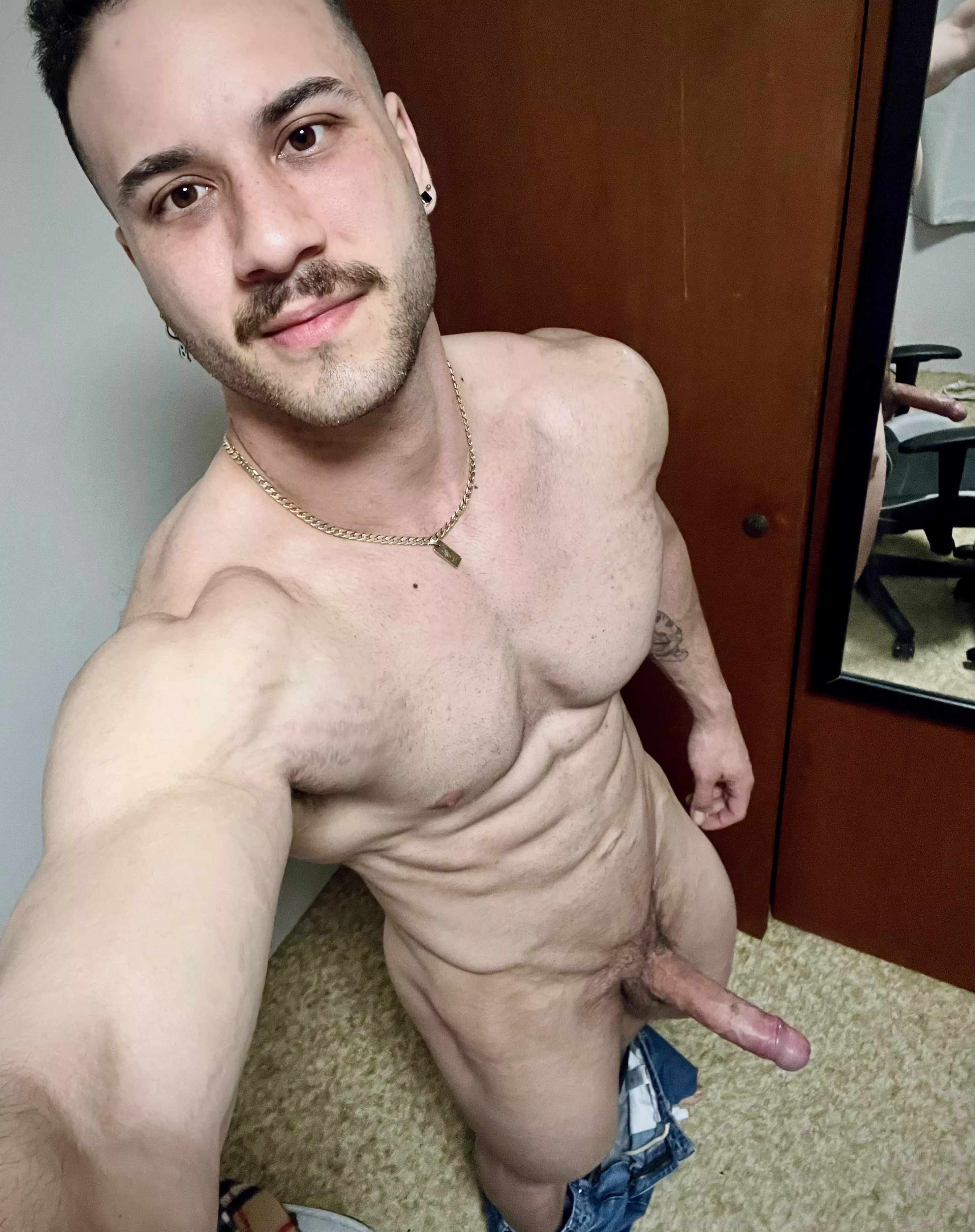 24, have you ever been on the shoulders of a 6’4 man and do you want to be? 😉