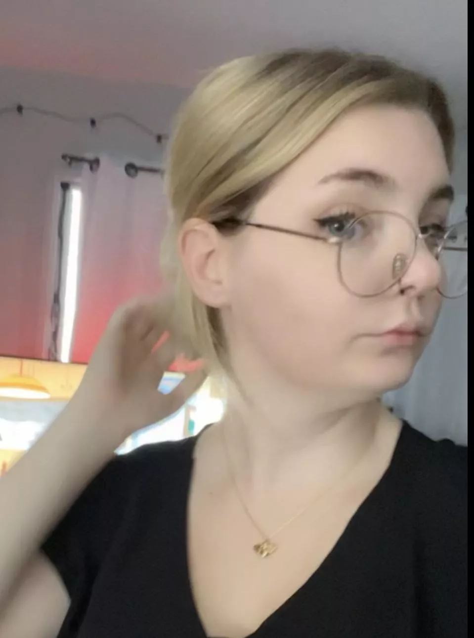 hey i wear glasses!!