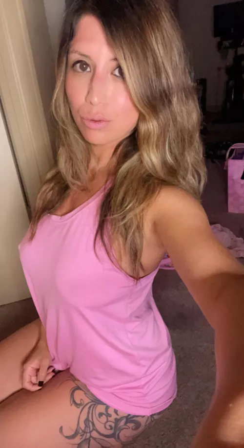 I get so turned on when it’s chilly in here 🥶🤭👇