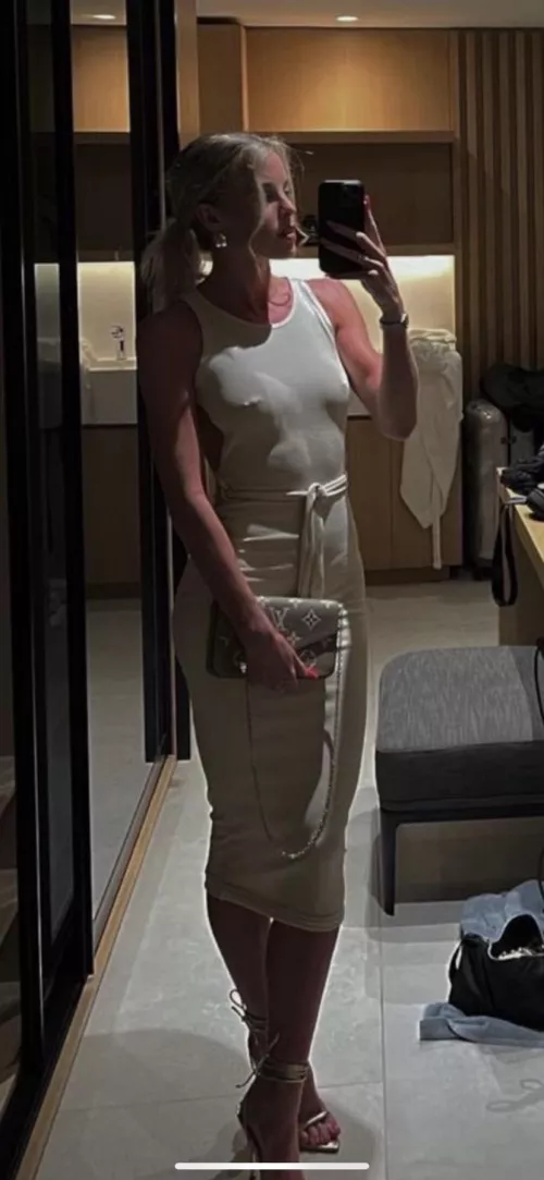 In case anyone wondered about Keely’s piercing