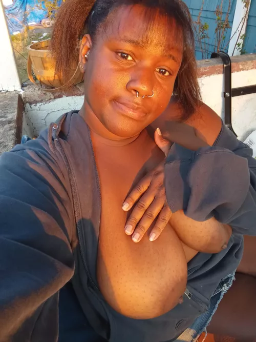 it's always a nice day to feel the fresh air on my tits <3