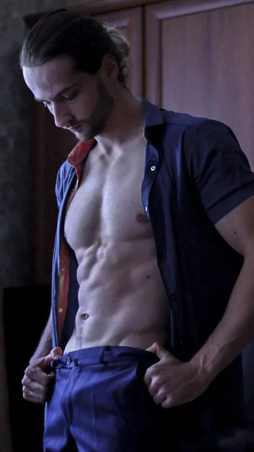 Muscle hunk for you 😉 Join to my FREE onlyfans for more content 🔥 Link in comments ⬇️