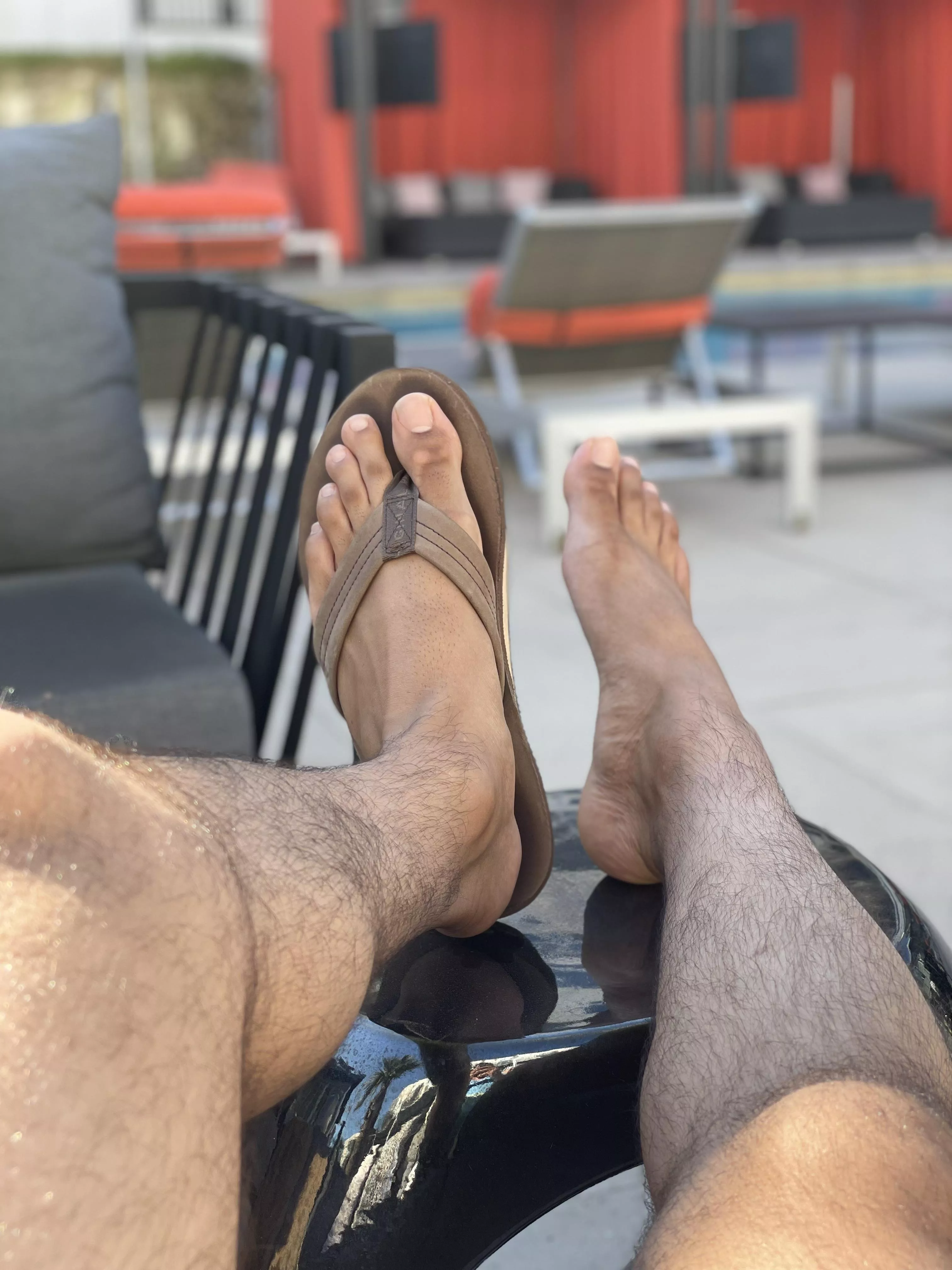 Tops in flops. Rainbows go so well on sunny pool days, right? ☀️ 🩴