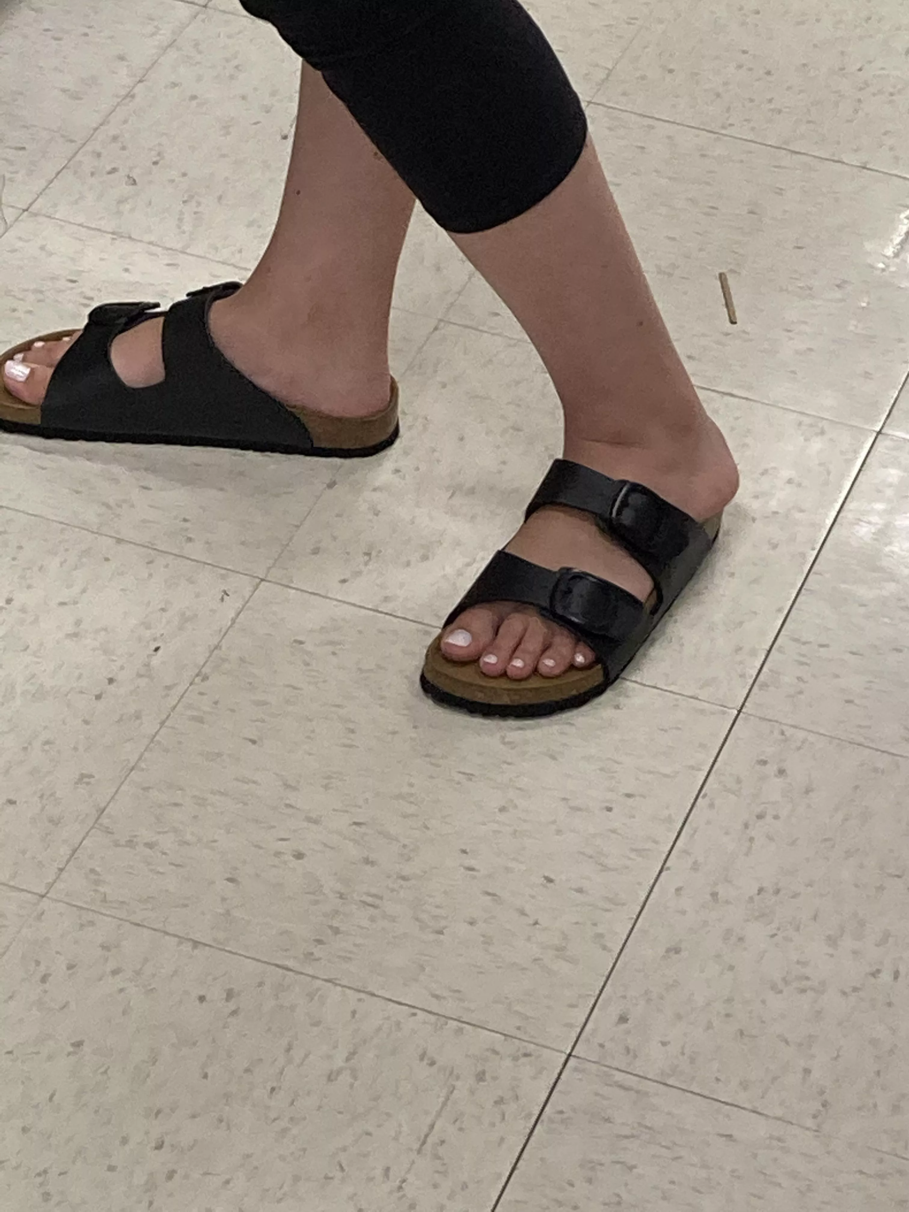 What would you do if you saw my wife’s feet in public? 😈😈