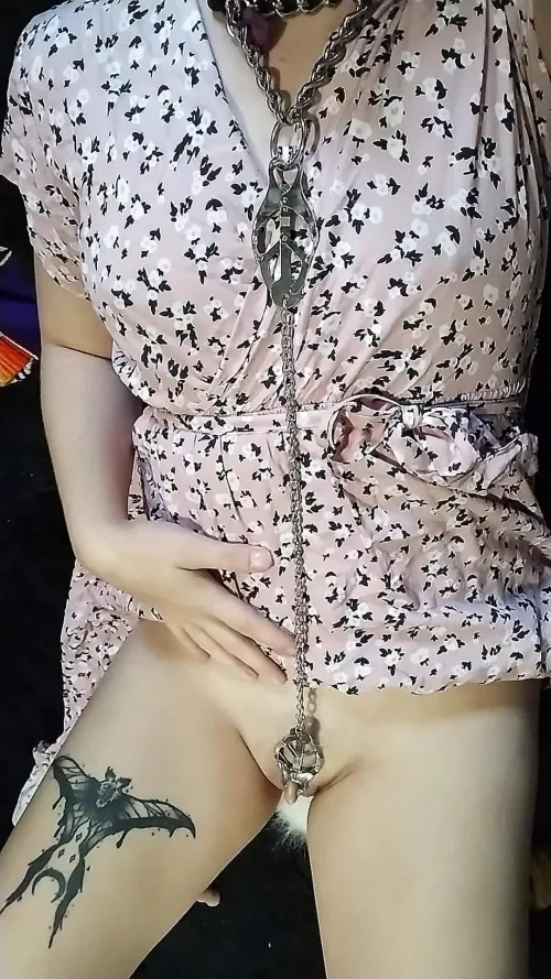 10 minutes clit clamp punishment on my big clot 😭🥰☺️