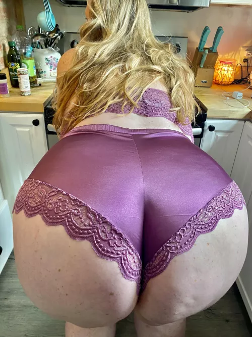 31 yo couple we like to chat and swap on here sometimes let me know if you like what you see! 😀