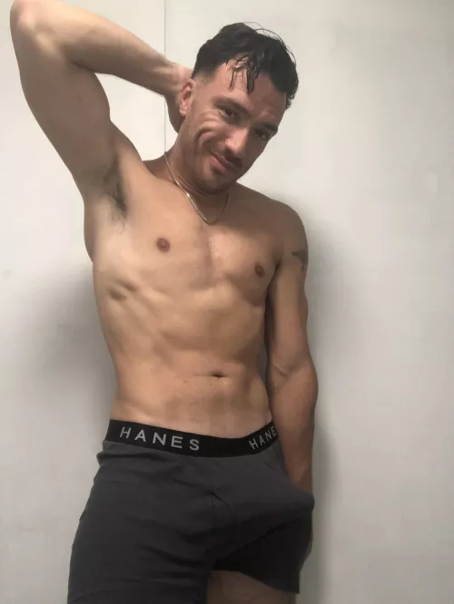 Dimples, muscles and one big bulge 🤪