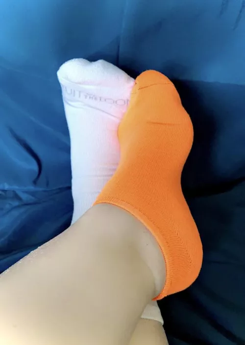 Going on a trip soon with LOTS of walking😉 wanna help me pick a pair to wear??😇