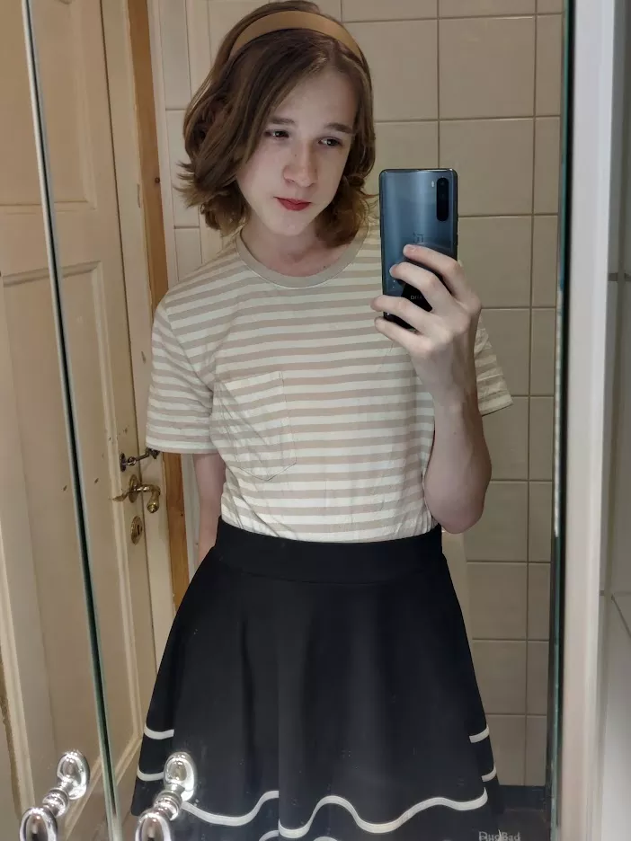 I'm too sick to put on makeup, hope I still look pretty