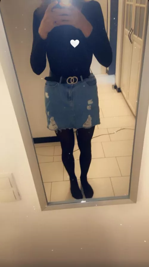 Introducing sissy Lena,she's also on last stage of acceptance to locktomber programme, she is a shy girl,I'm sure she is blushing looking at the post