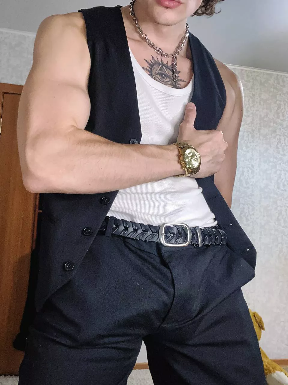 lately it turns me on to humiliate guys. I want to play a role-playing game: prisoner and guard