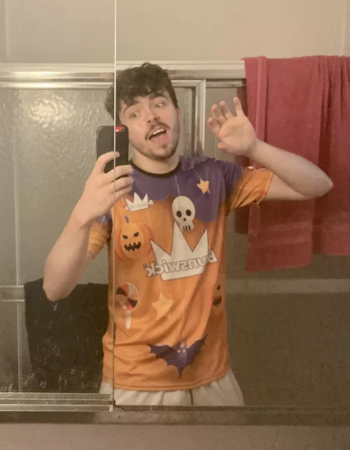 Really loving my new Halloween themed bowling shirt 💀👻🎃