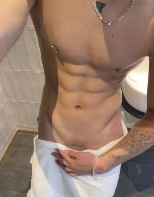 send me something on cashapp if you want me to take the towel off 🙏🏼😅