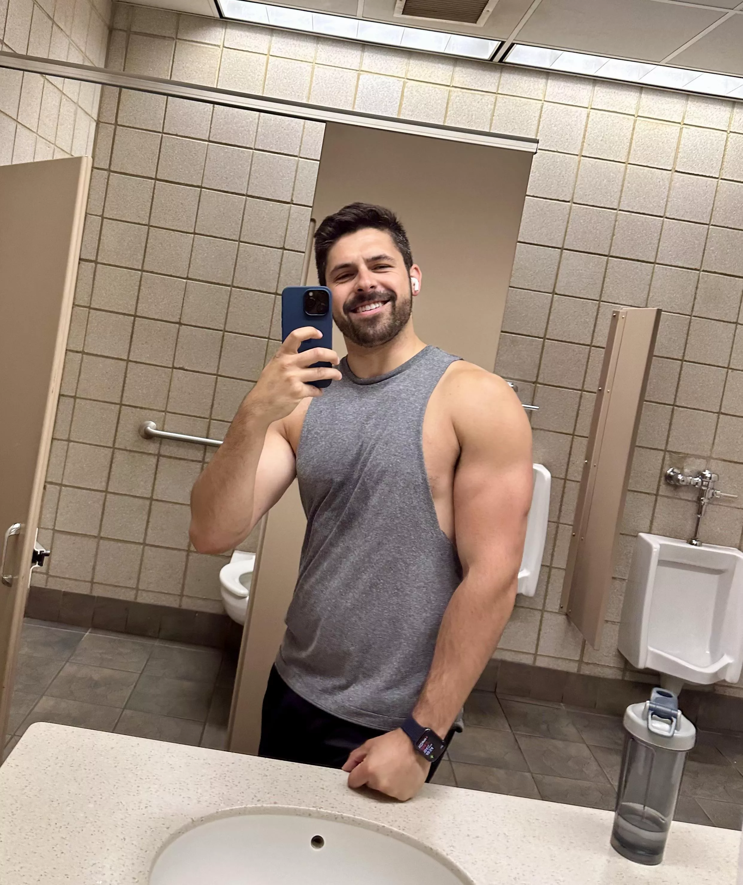 The amount of times someone has walked in on me taking a bathroom selfie is problematic 🫣😵‍💫