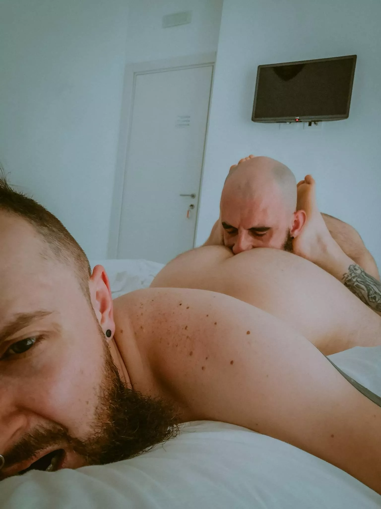 The best vacation memory from this year is me being eaten by my boyfriend 🥹