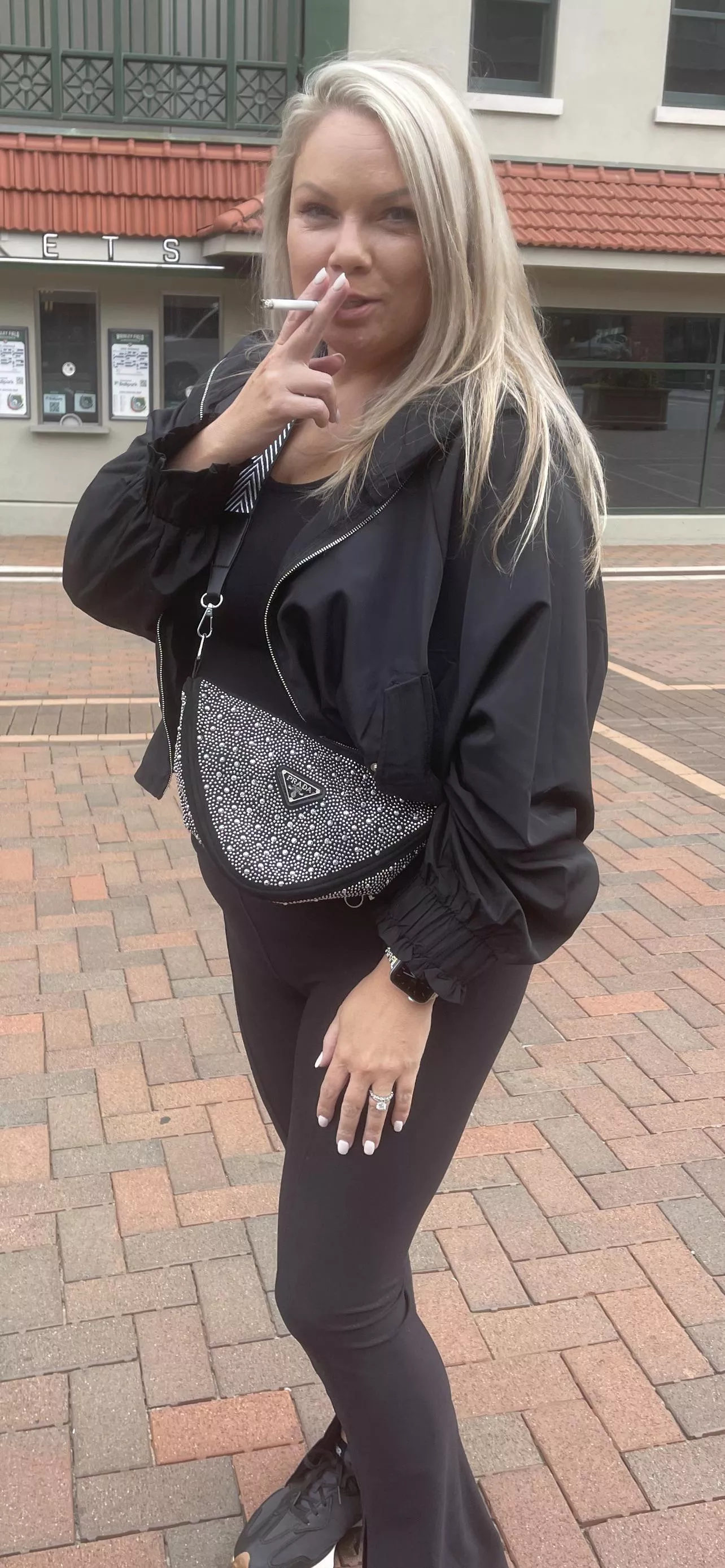 Vacation mode with Marlboro menthol gold 💯