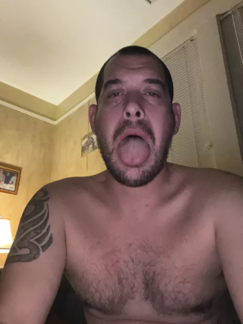 37 m craving some cum down my throat!!! Hit me up SC and play