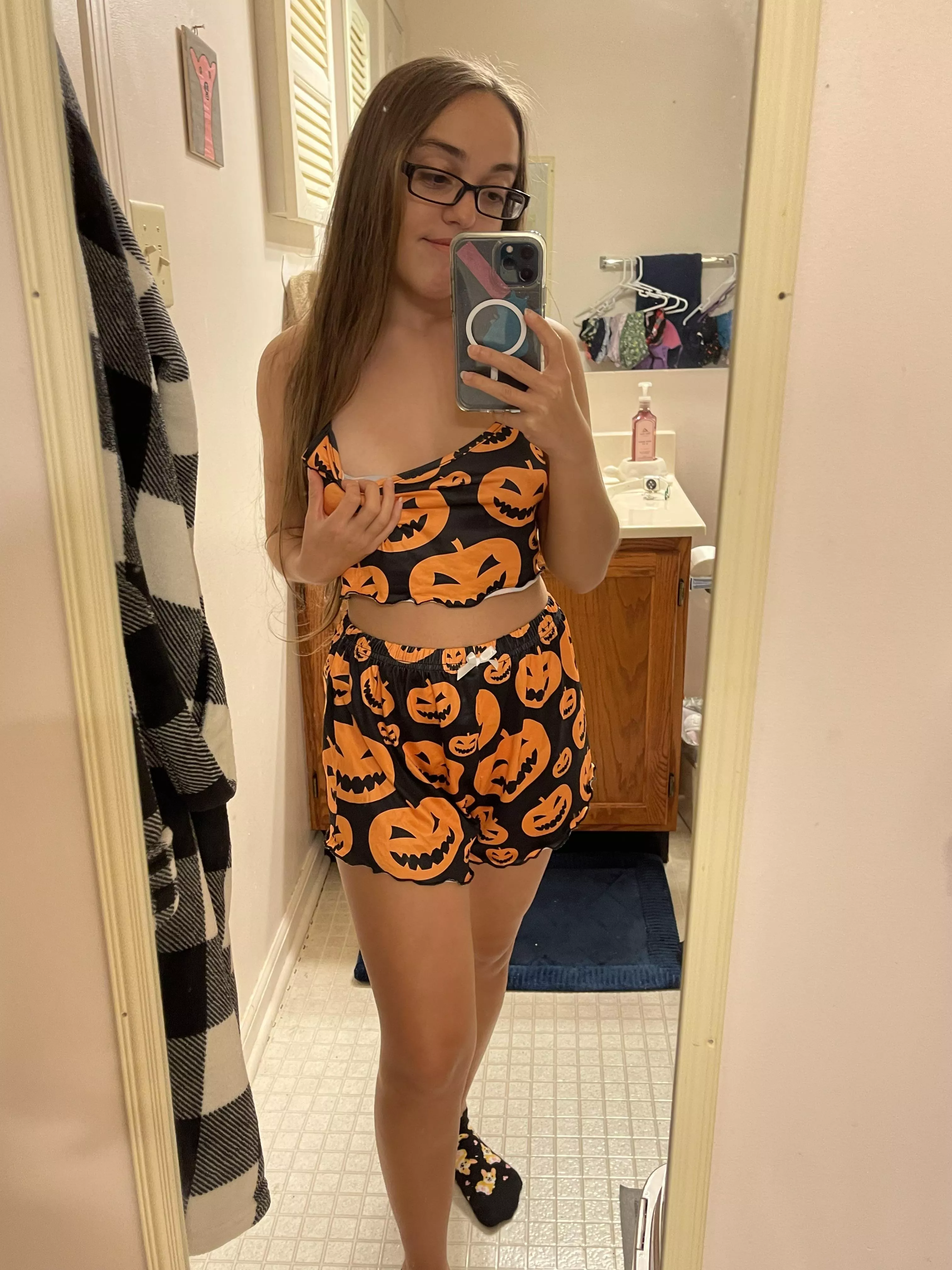 4’8 petite smash or pass? 💙