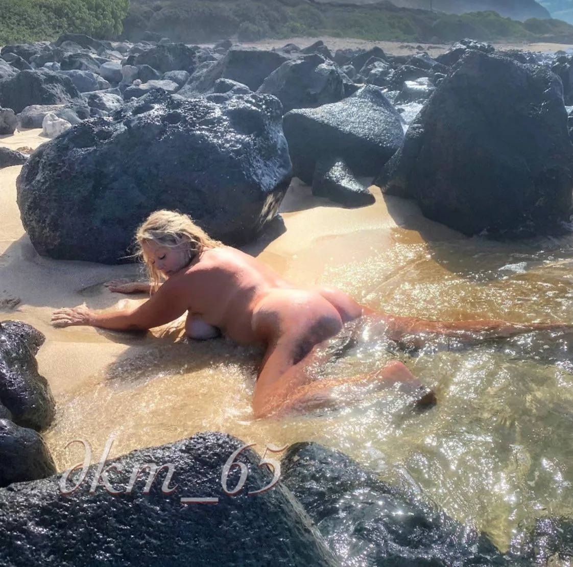 [57] Returning to Hawaii soon. Love being completely naked on a public beach. So stimulating.