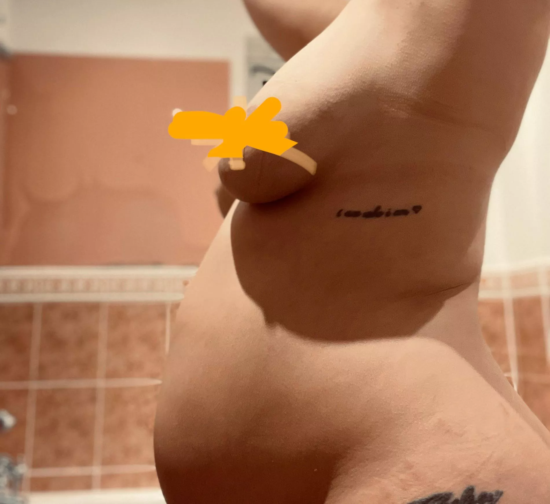 Carrying a lot for such a small body, can you help me? 🥹