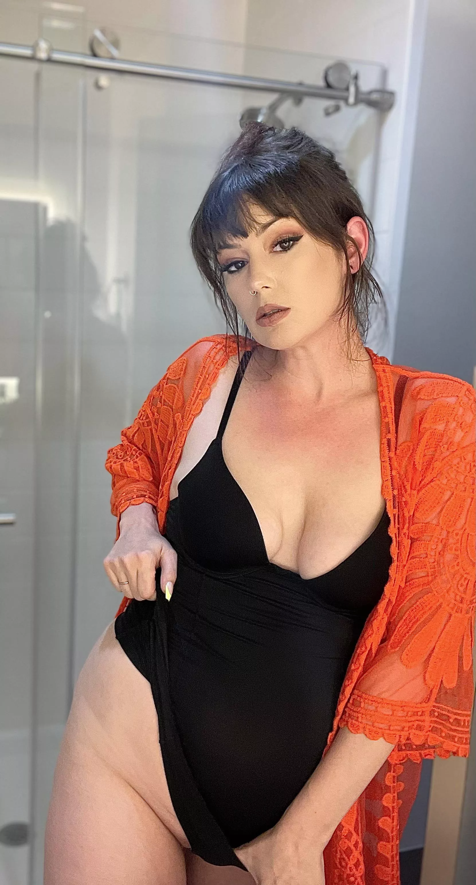 Crawl on your knees to daddy and purrr like a sweet little kitten 😈