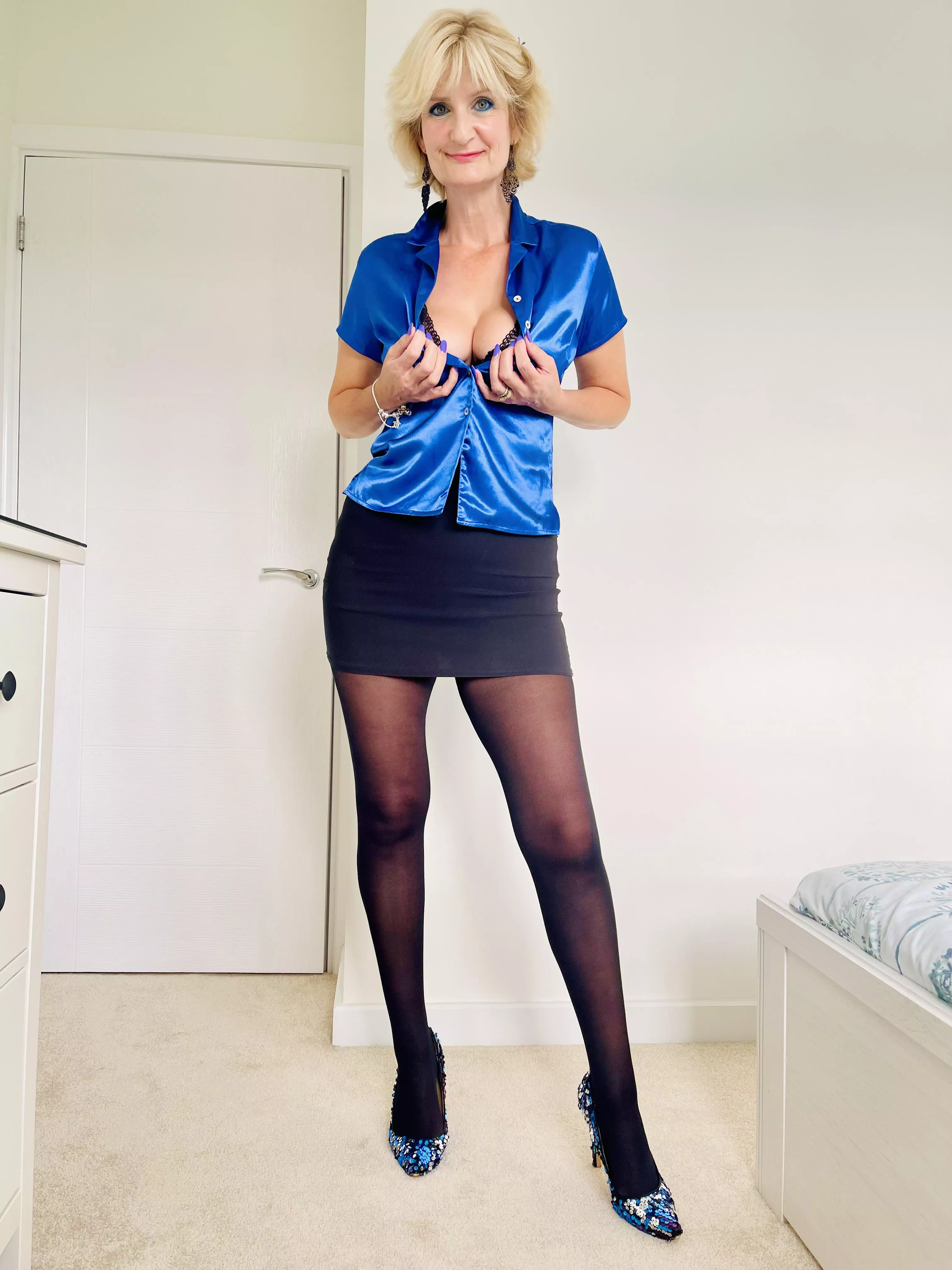 Feeling blue? My ONLYFANS will cheer you up! 💋