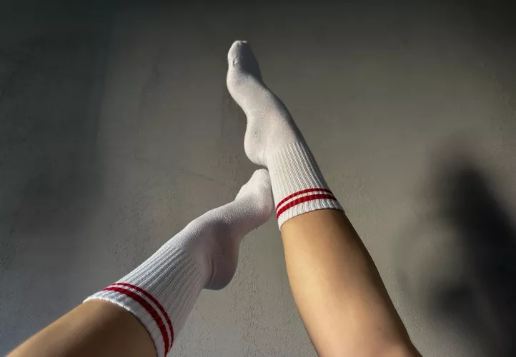 [female] A bit boring beeing sick in bed, do you have any idea?🧦😋